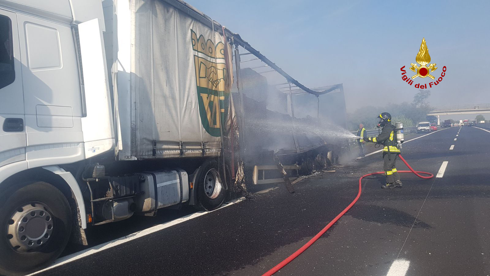 INCENDIO RIMORCHIO IN AUTOSTRADA